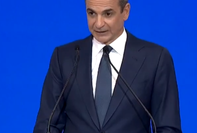 Κυριάκος Μητσοτάκης | Βρίσκομαι μαζί σας αποφασισμένος να τιμήσω την εμπιστοσύνη σας.          